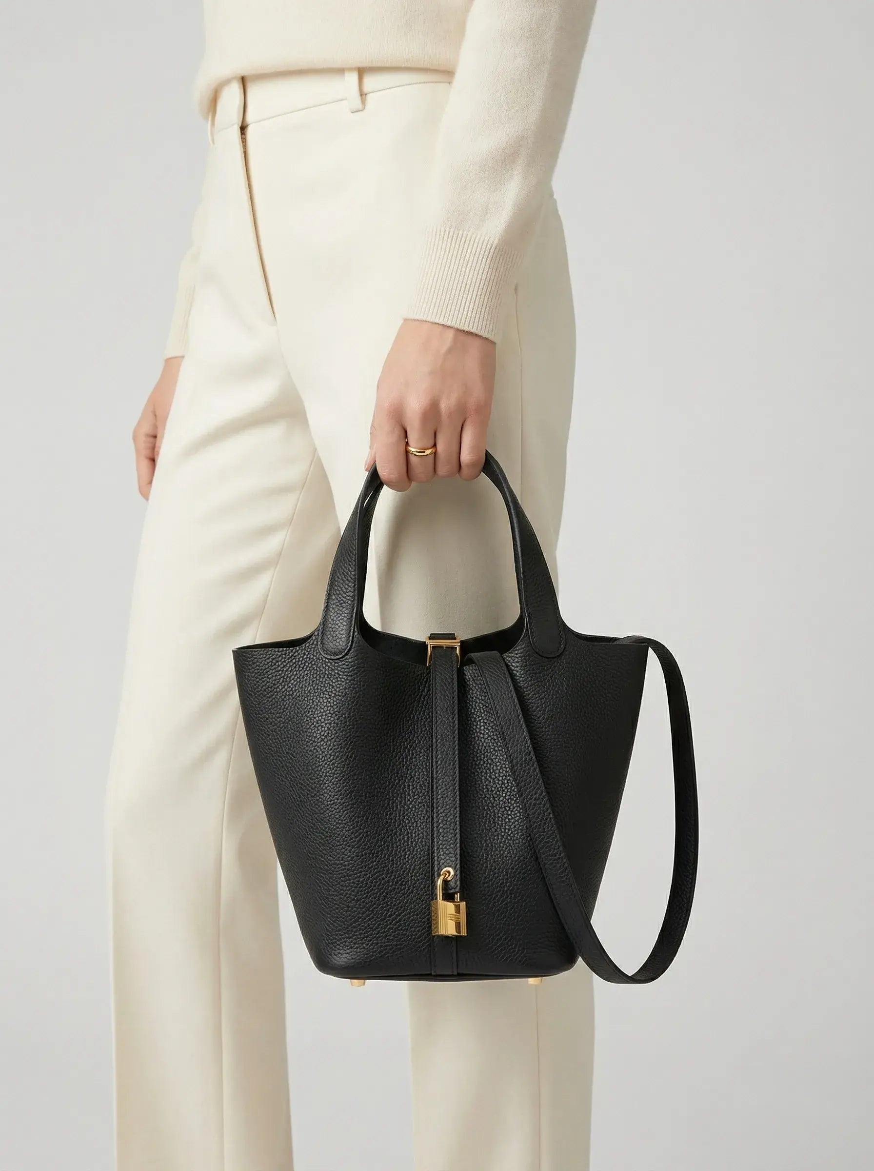 Picotin Lock Bucket Bag – Noir