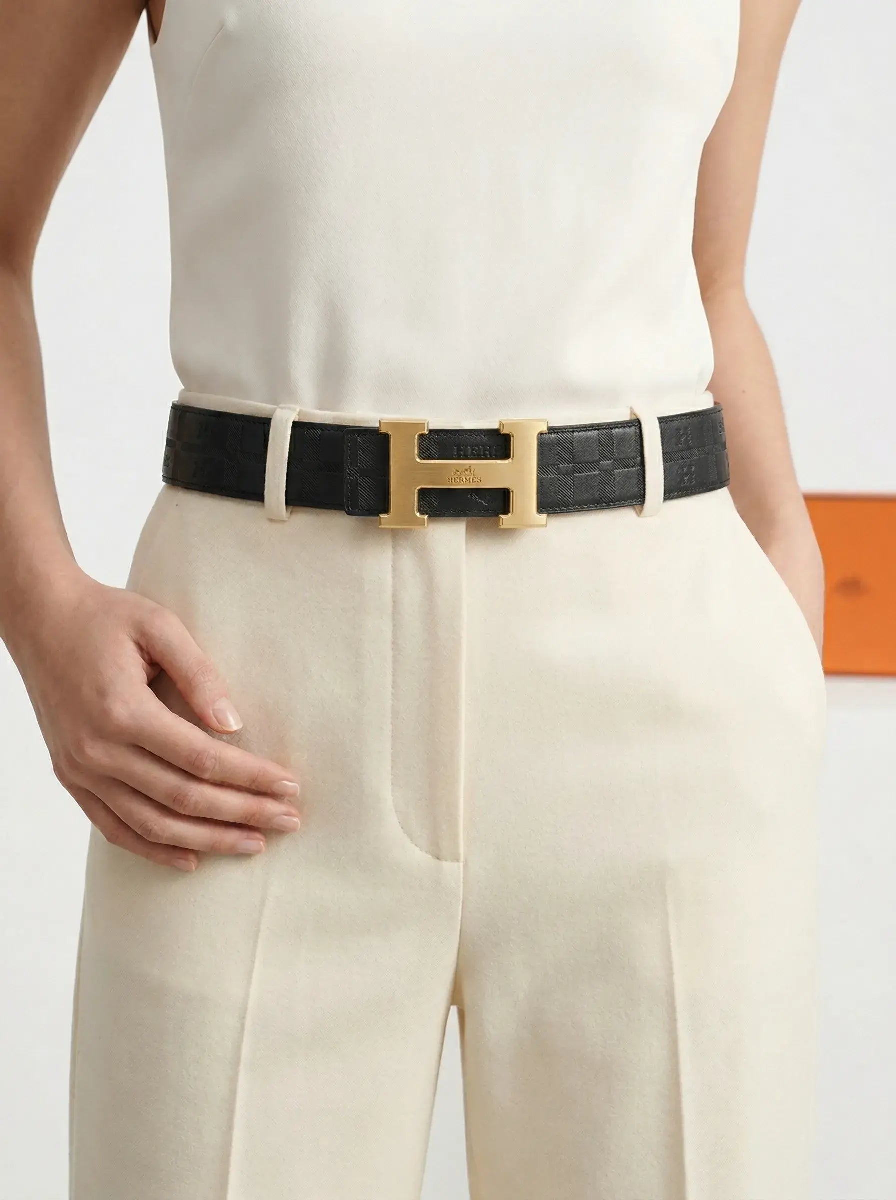 Monogram Buckle Belt – Black & Gold