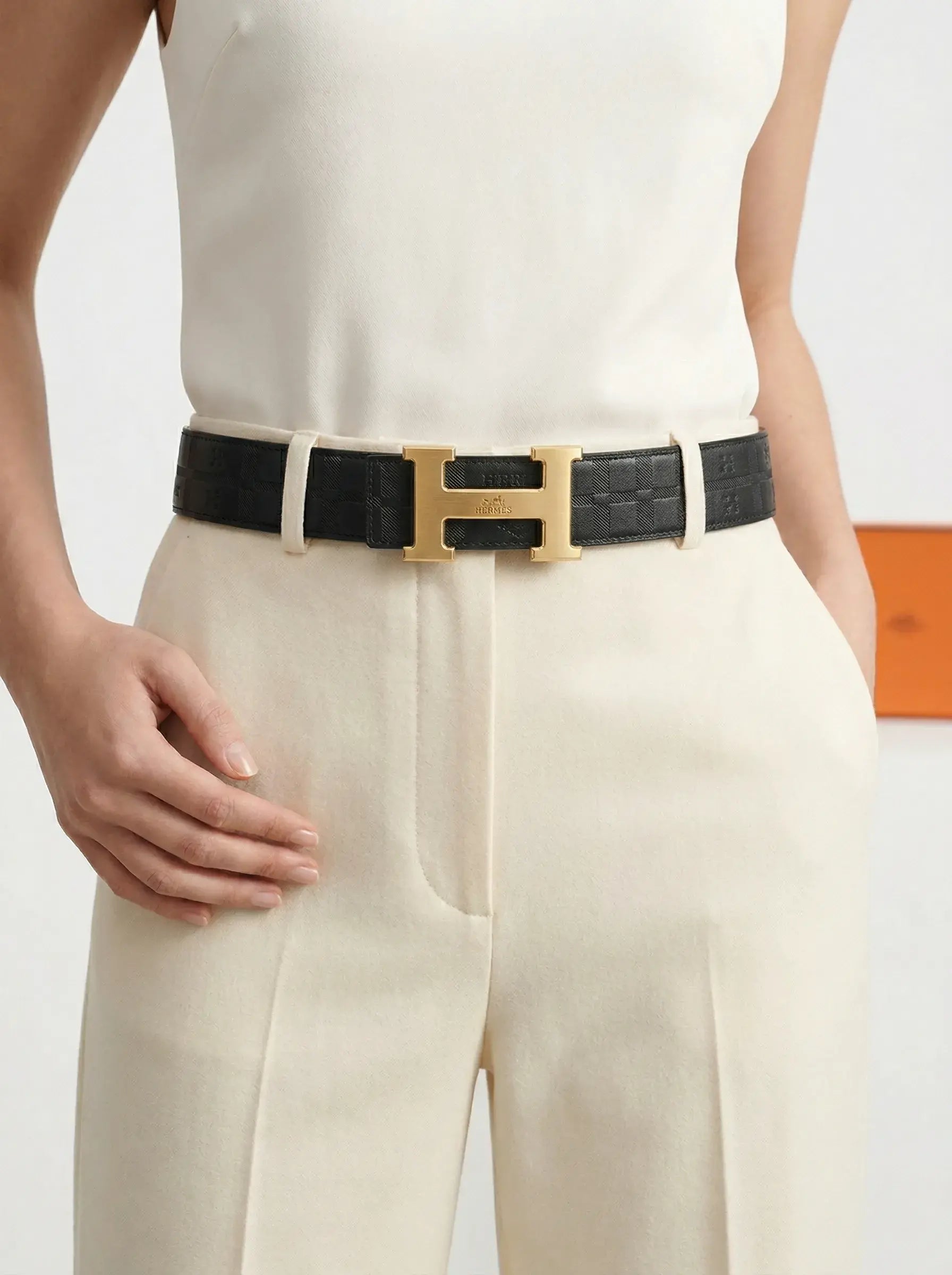 Monogram Buckle Belt – Black & Gold